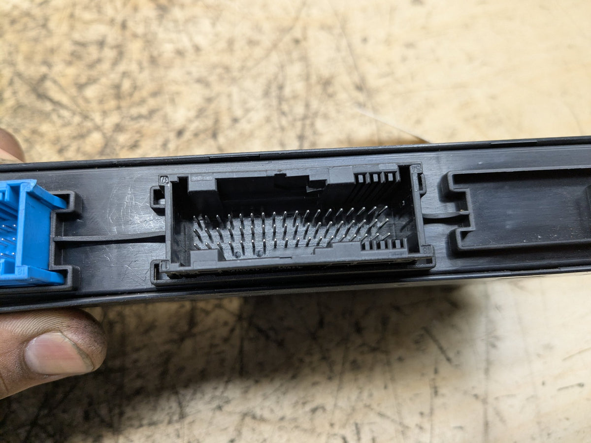 2008-2013 BMW 135i E88 BCM Body Control Module 9226333 OEM