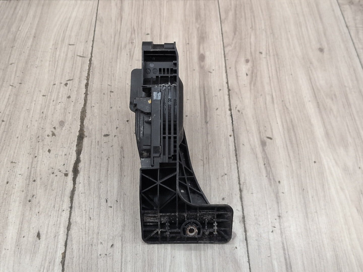 2016-2022 BMW 750i G12 Gas Accelarator Pedal 6871053 OEM