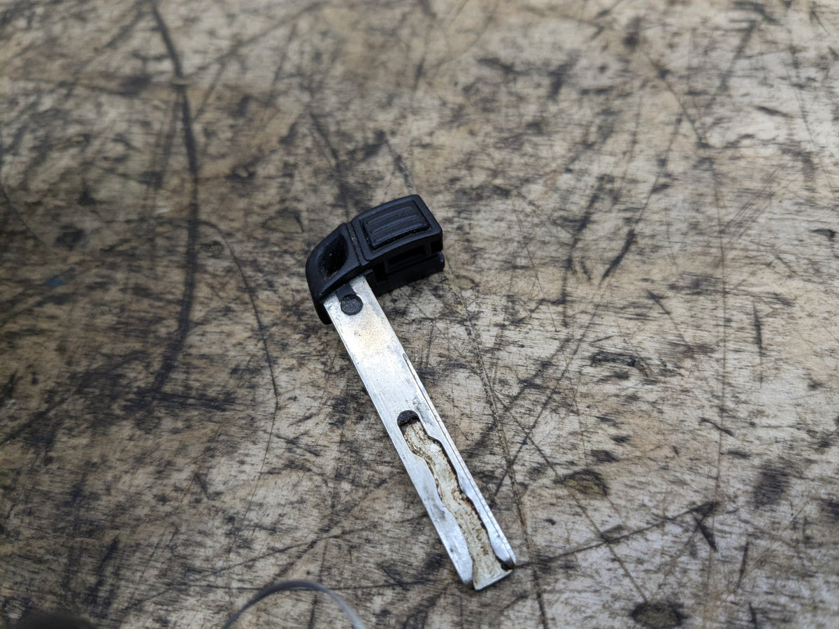 2008-2013 BMW 135i E88 Front Left Driver Key Lock Mechanism w/ Key 7161429 OEM