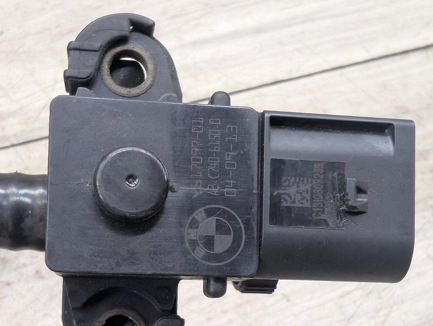 2014 BMW 535i F10 Fuel Tank Ventilation Breather Valve 8617097