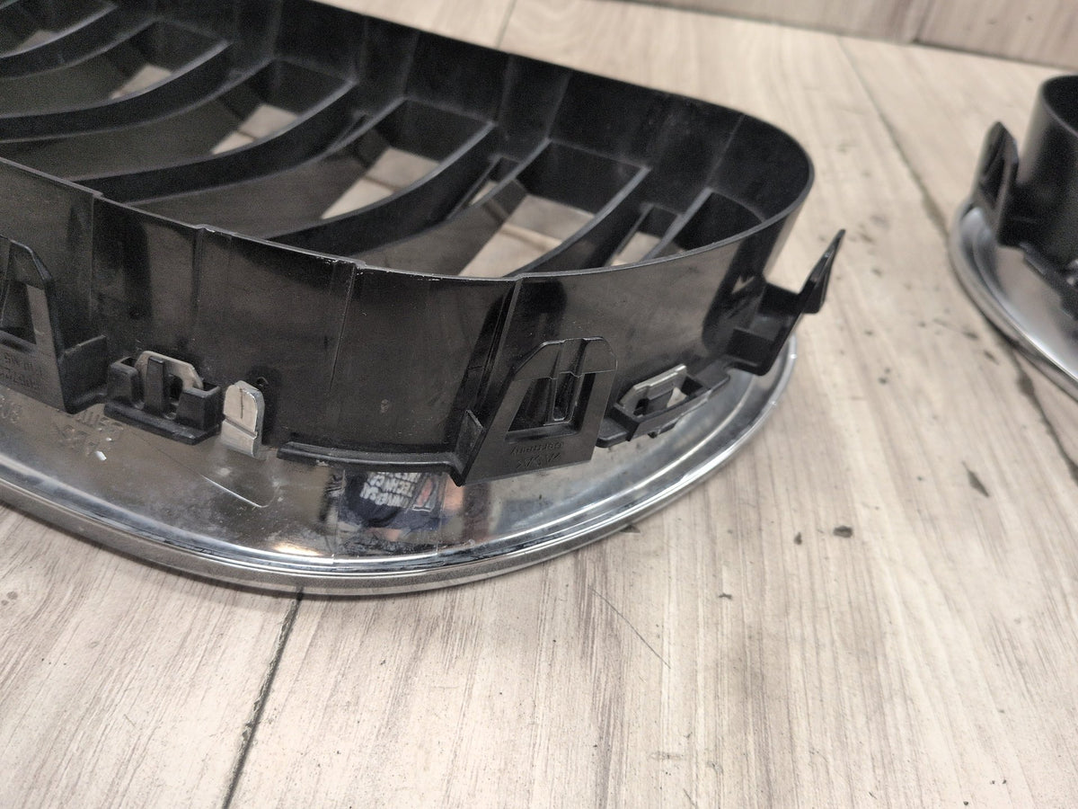 2011-2016 BMW M5 F10 Front Left Right Upper Bumper Grilles SET 8057228 OEM