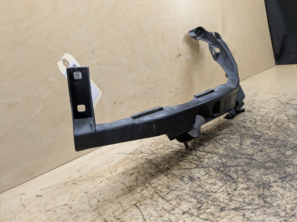 09-11 BMW E90 E91 LCI Front Left Driver Headlight Arm Bracket Mount Plastic