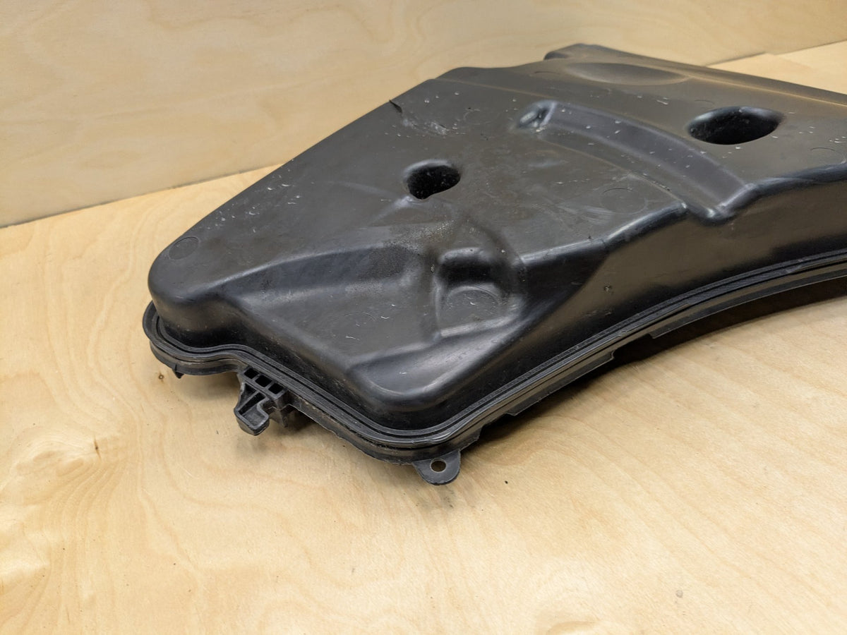 OEM BMW G12 G30 540 M550 750 M760 Windshield Wiper Washer Reservoir Tank Pump