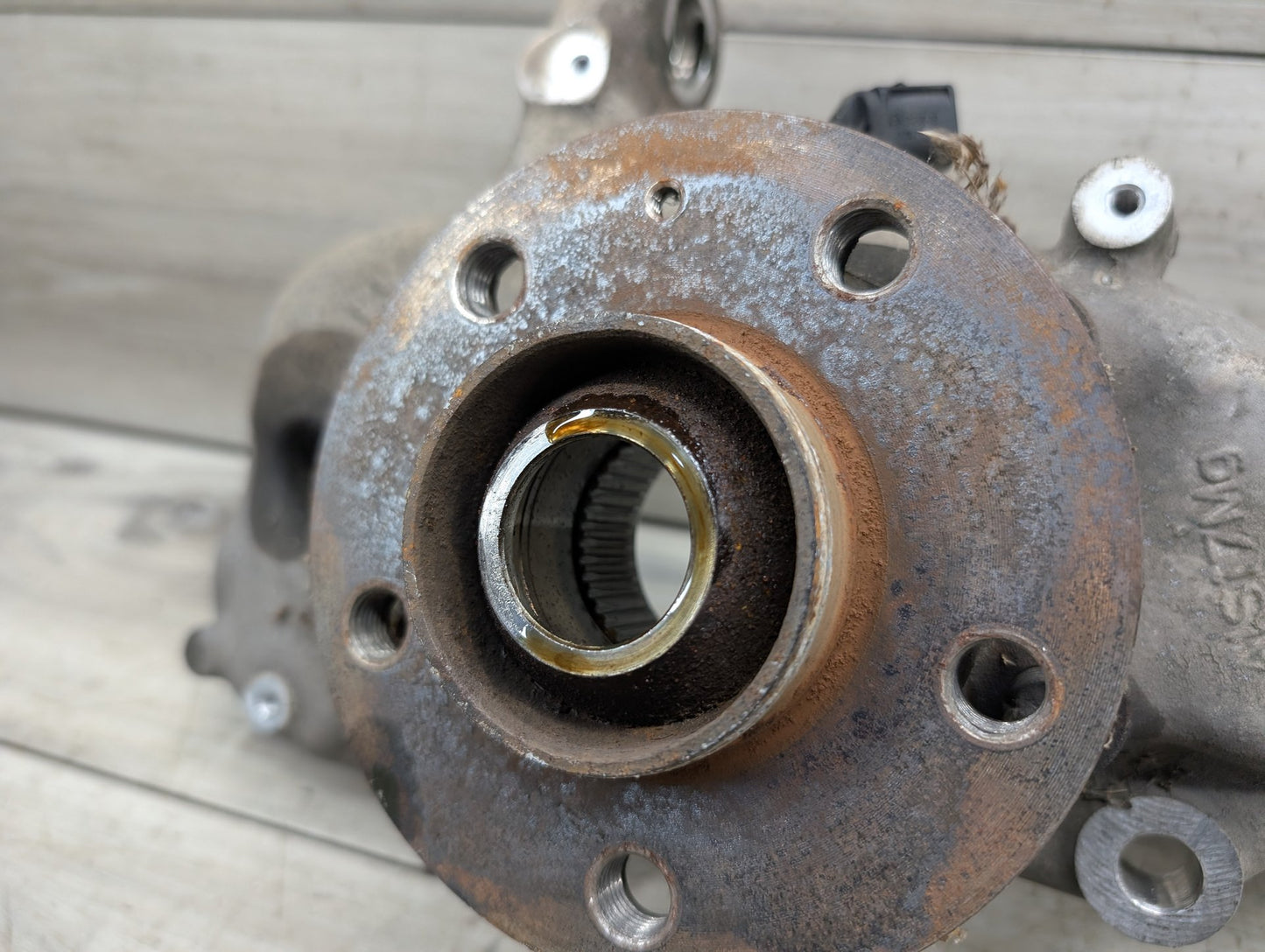 2008 - 2017 Audi S5 8T Front Left Driver Spindle Knuckle w/ Bearing 4G0407241D