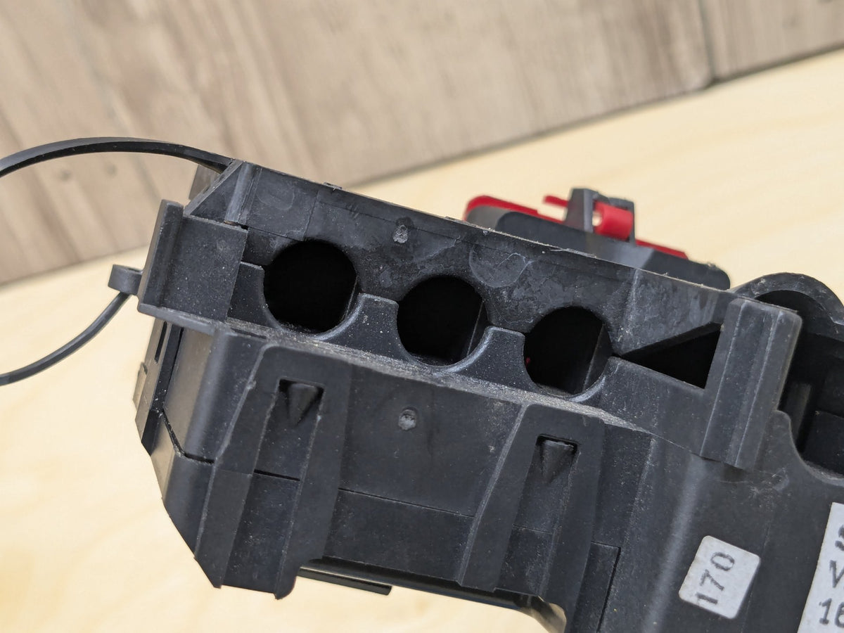 2009-2011 Mercedes-Benz SLK-Class R171 Rear Battery Relay Fuse Box A2035450803