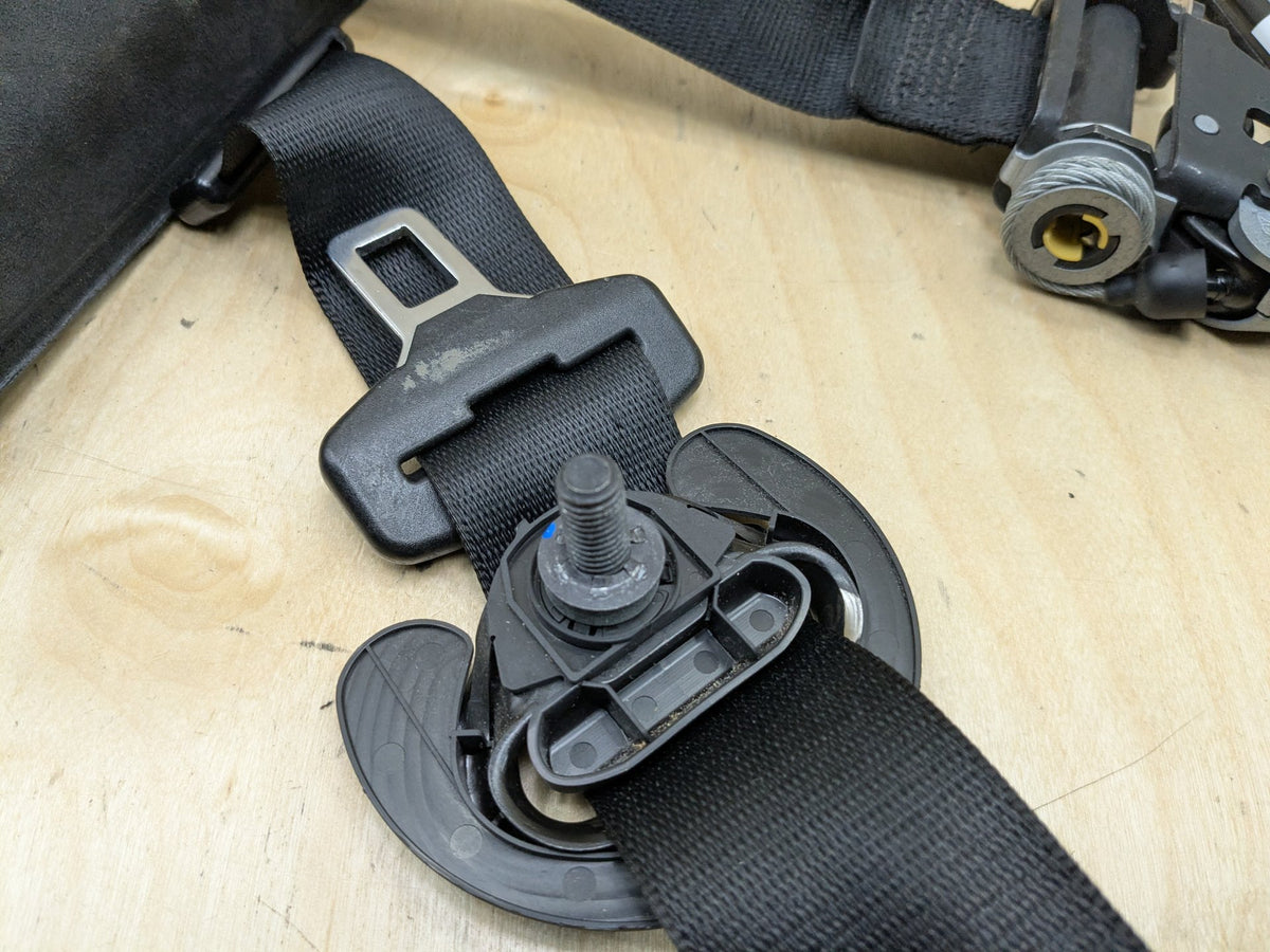 OEM BMW F15 F16 F85 X5 X6 Front Left Driver Seat Belt Seatbelt Retractor Black