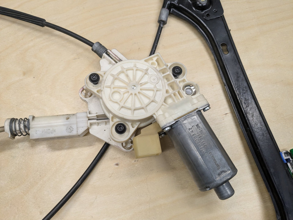 2009-2011 Mercedes-Benz SLK-Class R171 Door Window Regulator A1717200846 OEM