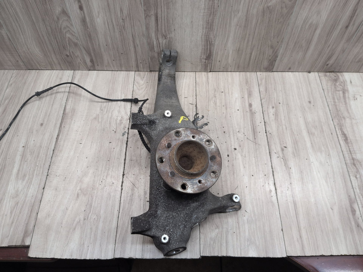 2011-2016 BMW M5 F10 RWD Front Right Spindle Knuckle w/ Bearing 2284054