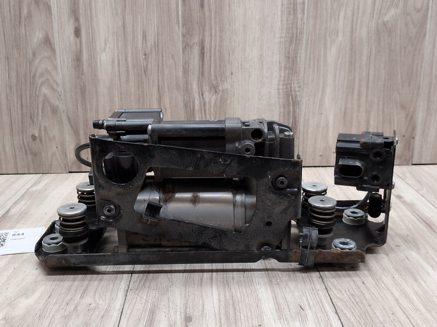 09-15 OEM BMW F01 F02 740 750 760 B7 Rear Air Suspension Compressor Pump Motor