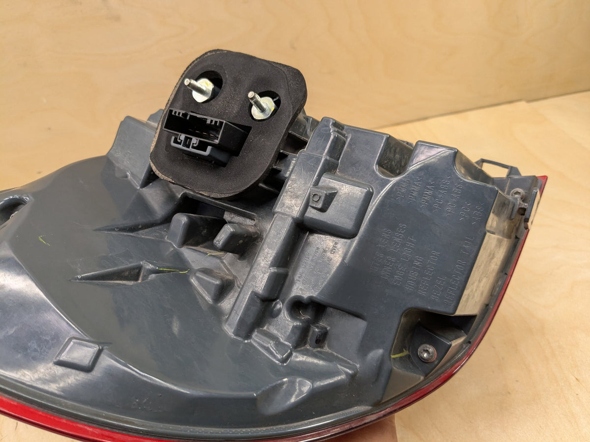 14-18 BMW OEM F15 F85 X5 X5M Rear Right Passenger Side Outer Stop Tail Light