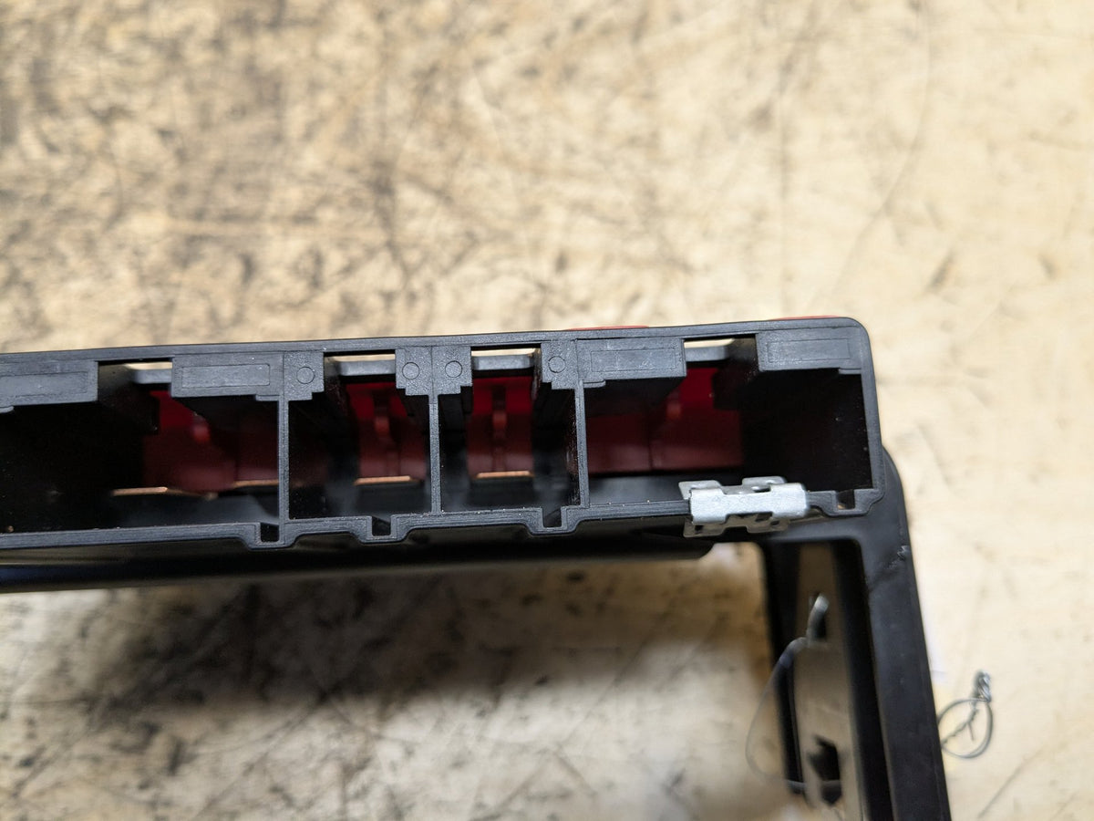 OEM BMW E82 E88 E90 E92 Battery Power Junction Distribution Fuse Box Voltage