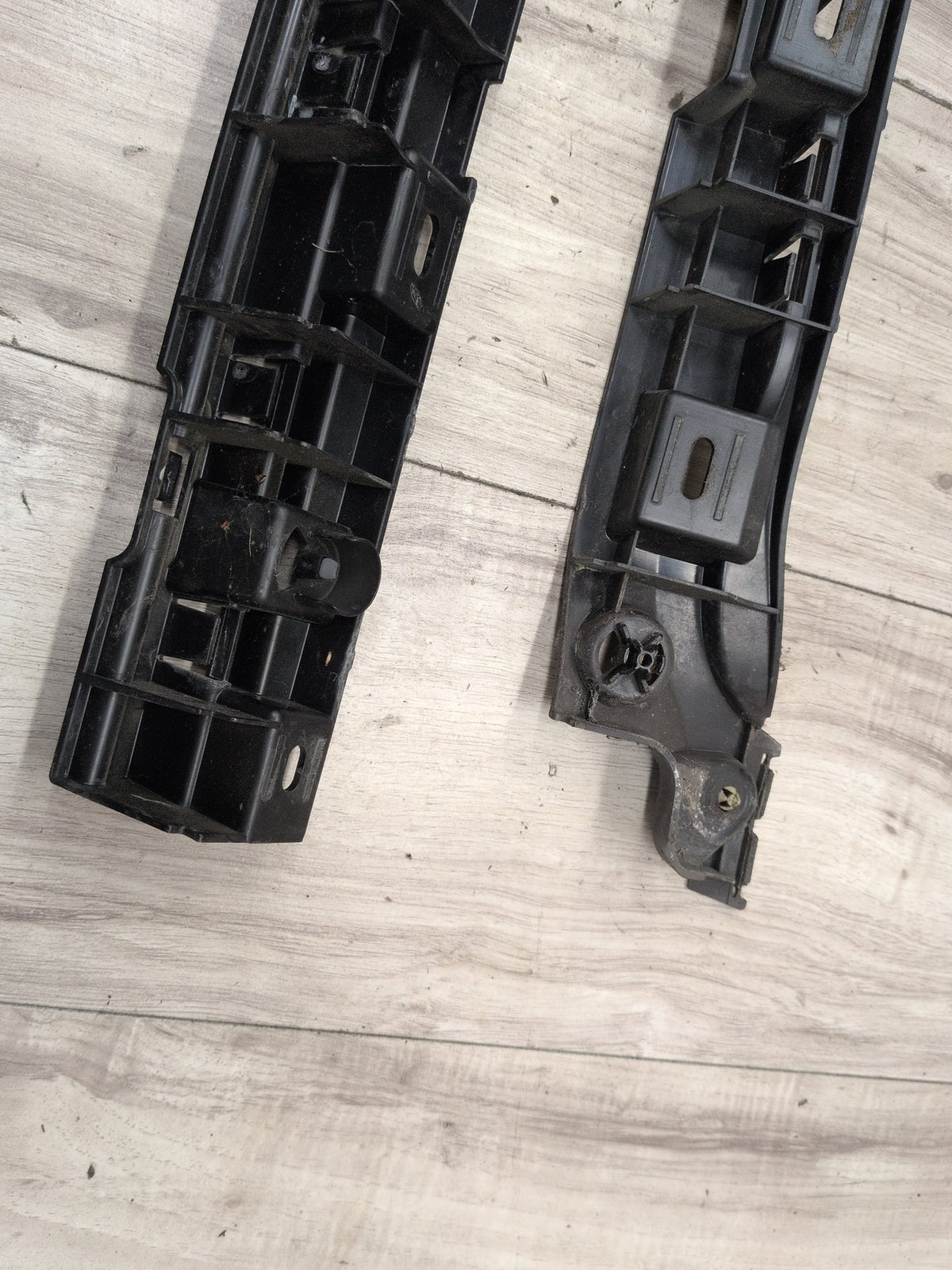 2011-2016 BMW M5 F10 Right Passenger Side Rocker Panel Brackets SET 7184778 OEM