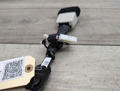 OEM BMW G11 G12 G30 G32 Front Right or Left Seatbelt Seat Belt Buckle BEIGE