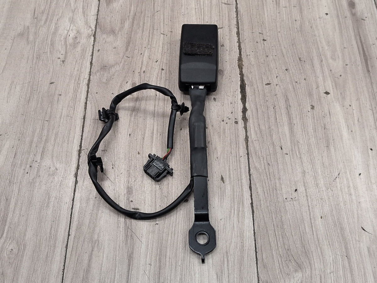 2015-2018 Audi Q3 8U Front Right Passenger Seatbelt Seat Belt Buckle 8R0857756D OEM
