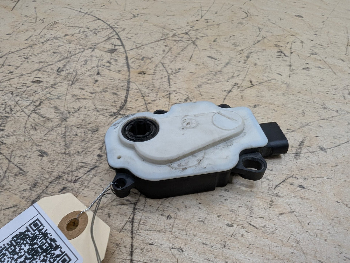 2010-2017 BMW 535i GT xDrive F07 Front Bumper Radiator Air Flap Shutter Motor Actuator 7193168 OEM