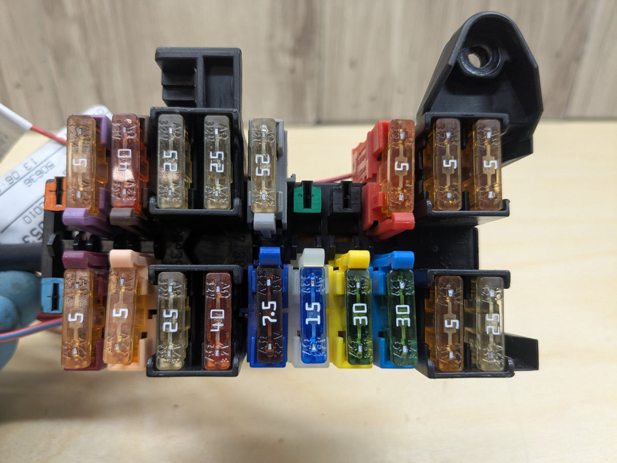 2009-2011 Mercedes-Benz SLK-Class R171 Rear Battery Relay Fuse Box A2035400050