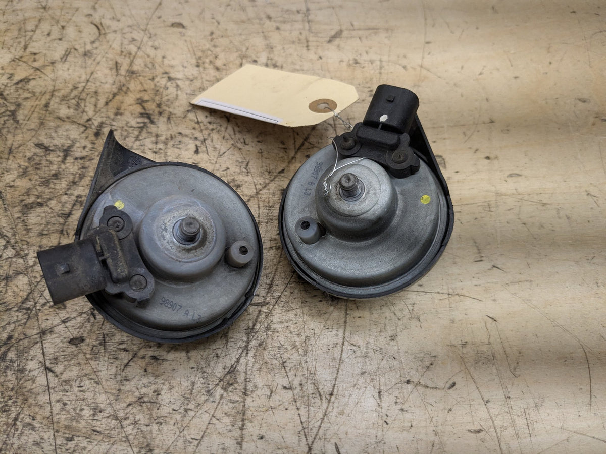 2008-2013 BMW 135i E88 Alarm Horns SET 7192551 OEM