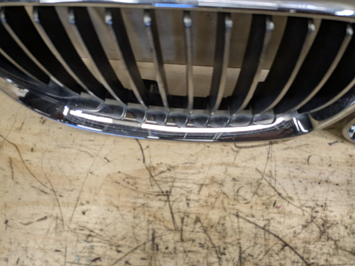 2008-2013 BMW 135i E88 Front Upper Bumper Cover Kidney Grilles SET 7179655 OEM