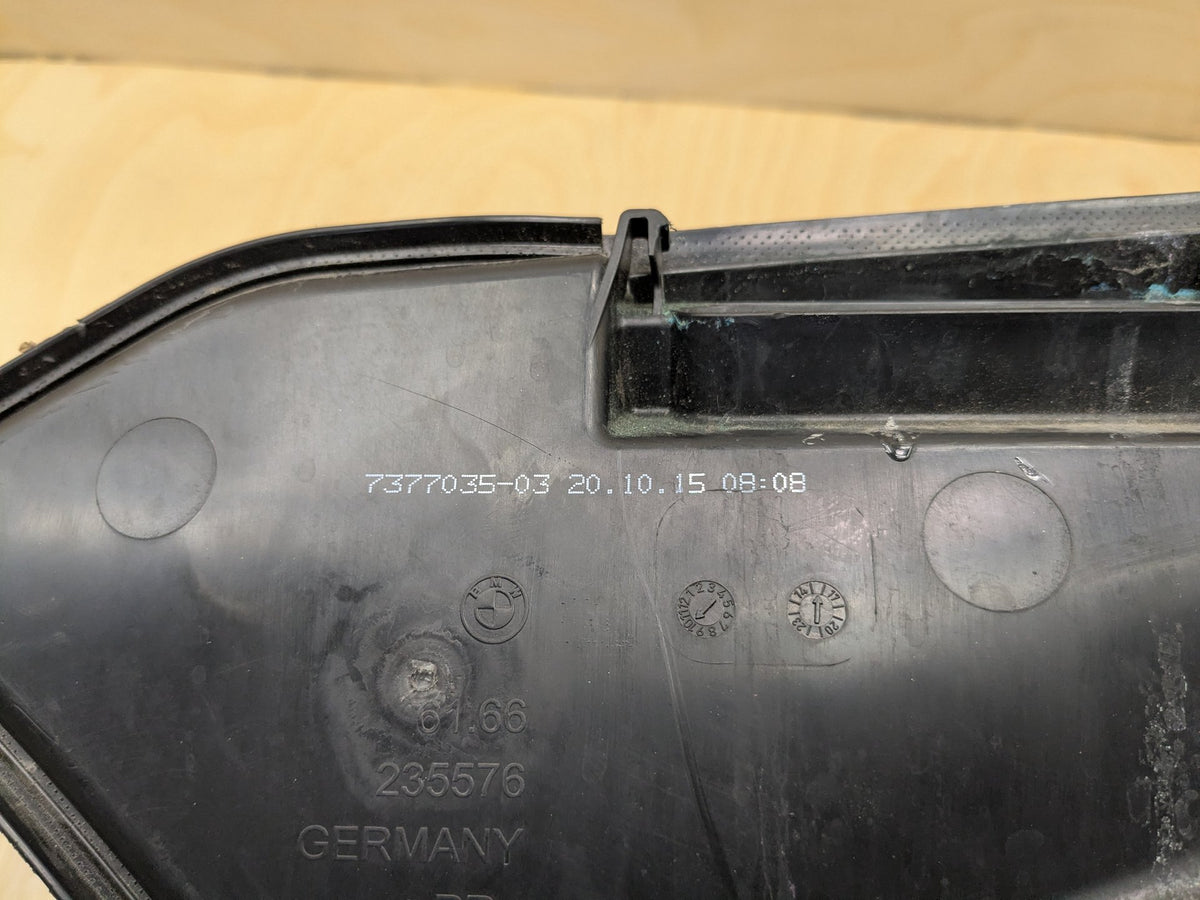 OEM BMW G12 G30 540 M550 750 M760 Windshield Wiper Washer Reservoir Tank Pump