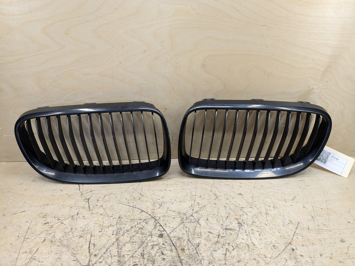 2007-2013 BMW 328i E92 Upper Bumper Cover Kidney Grilles SET 7254969 OEM