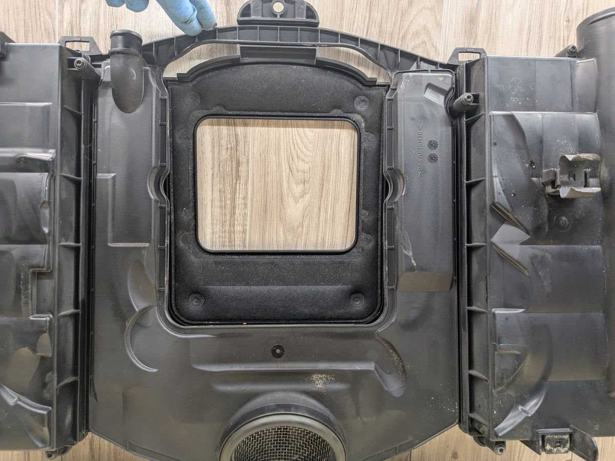 2009-2011 Mercedes-Benz R171 SLK-Class M272 Engine Air Filter Box A2730900901