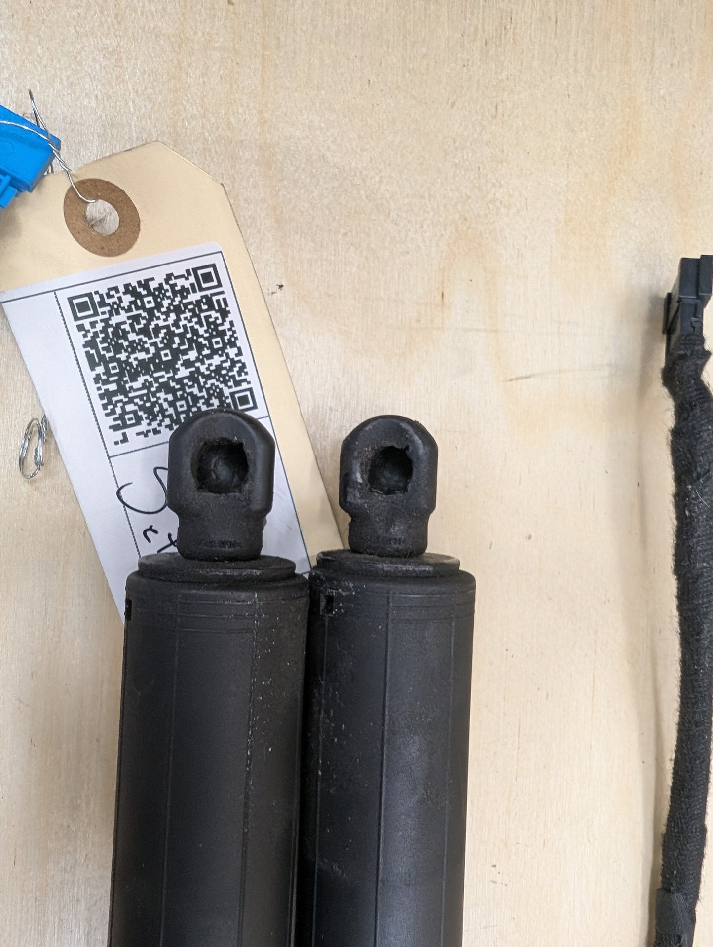 11-17 OEM BMW F25 X3 Rear Left Right Trunk Liftgate Hatch Shock Strut Supports
