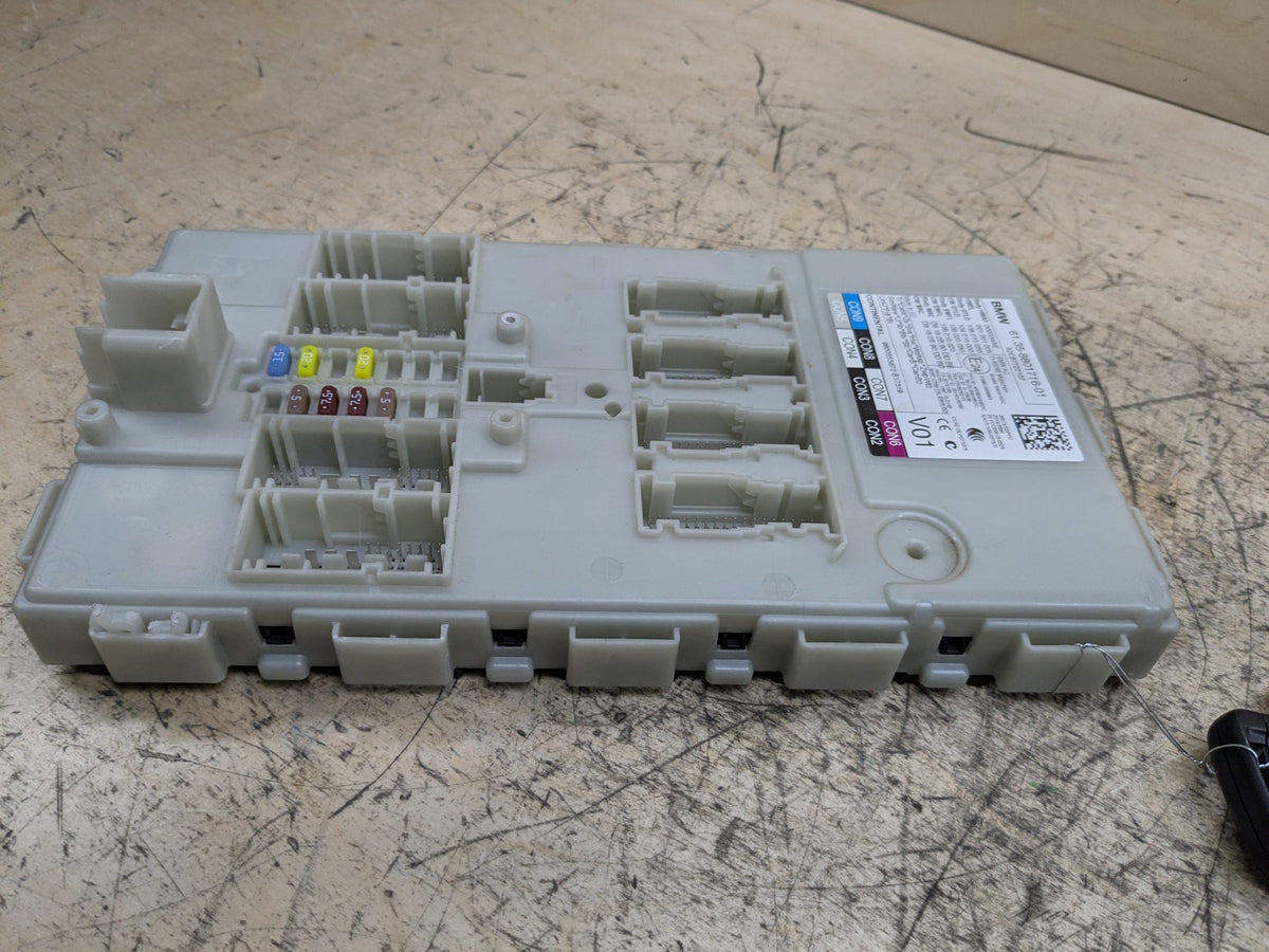2018-2023 BMW M550i G30 Bdc Body Domain Fem Control Module w/ Key 8801716 OEM