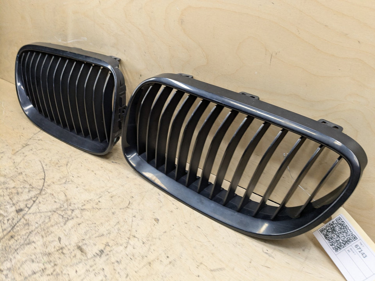 2007-2013 BMW 328i E92 Upper Bumper Cover Kidney Grilles SET 7254969 OEM