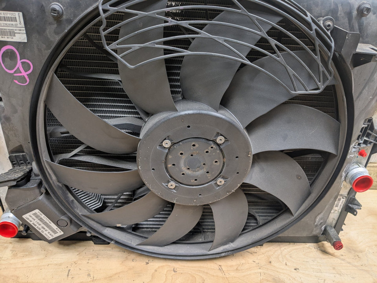 2004-2010 BMW M6 E64 Radiator Cooling Condenser Fan Shroud Assembly SET 7519205