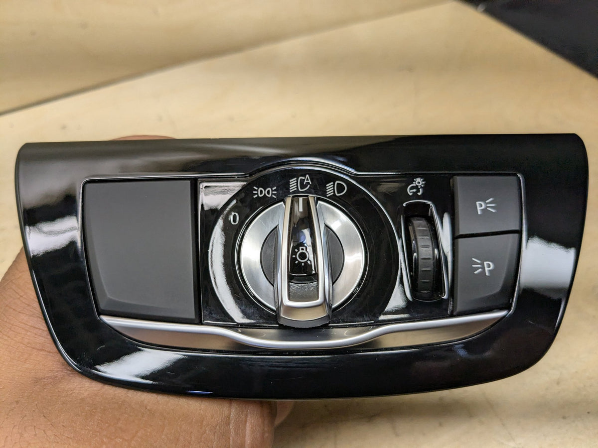 2018-2023 BMW M550i G30 Headlamp Switch 6841879 OEM