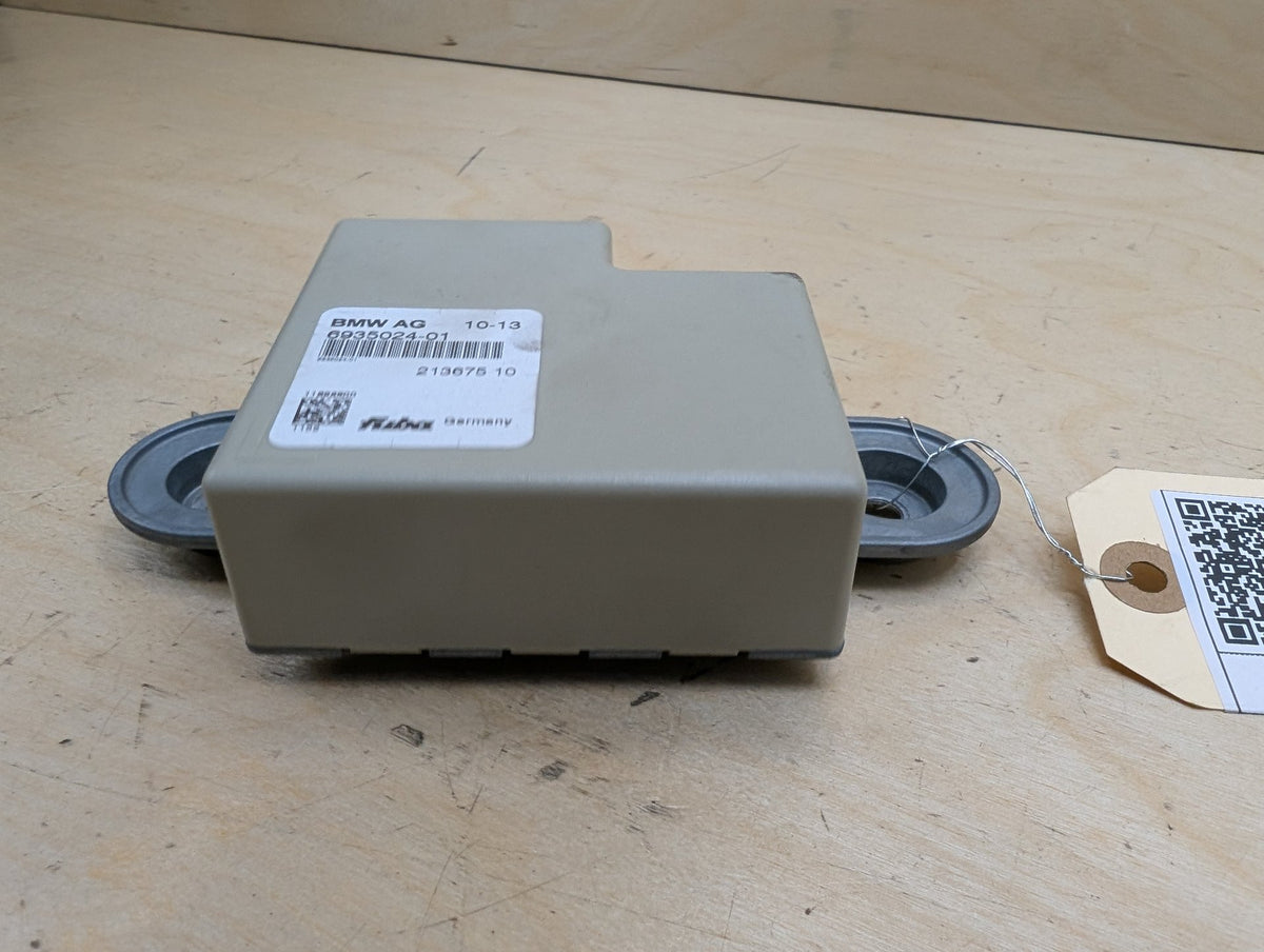 08-2013 BMW X5 X3 BACK UP ANTENNA AMPLIFIER CONTROL MODULE 6935024 OEM