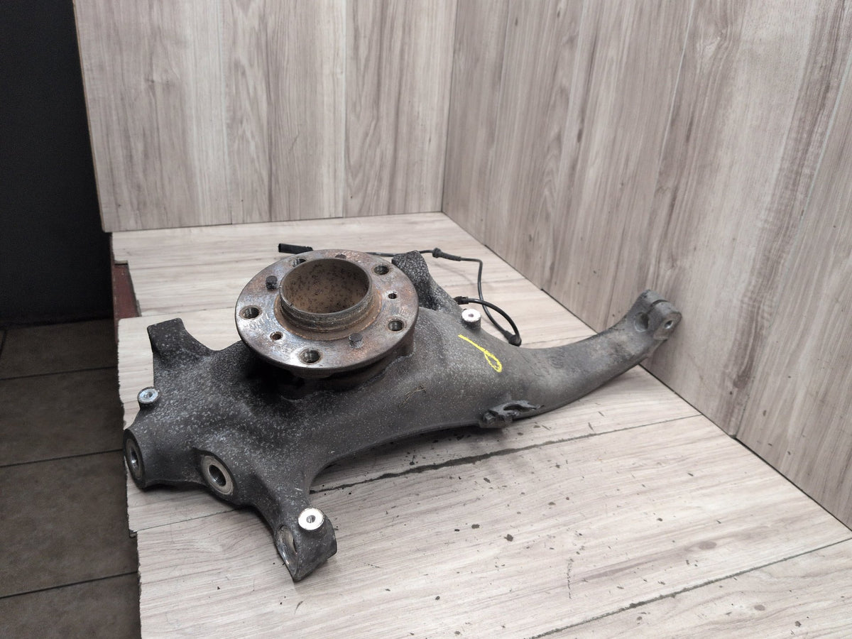 2011-2016 BMW M5 F10 RWD Front Right Spindle Knuckle w/ Bearing 2284054