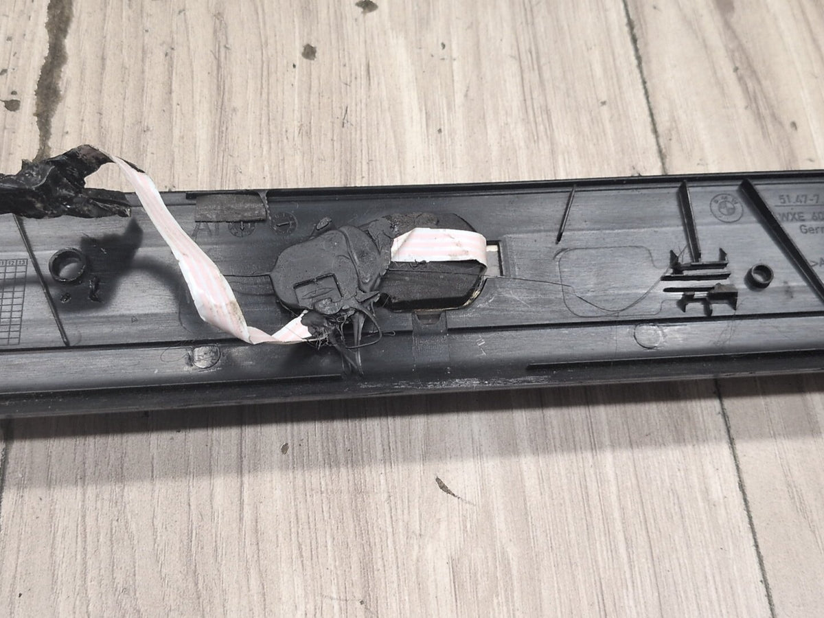 2004-2010 BMW M6 E64 Front Left Right Scuff Plate Door Sill SET 7898230 OEM