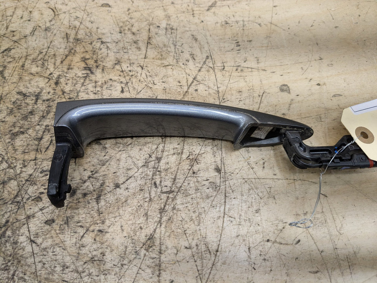 2008-2013 BMW 135i E88 Front Right Passenger Door Handle 7207558
