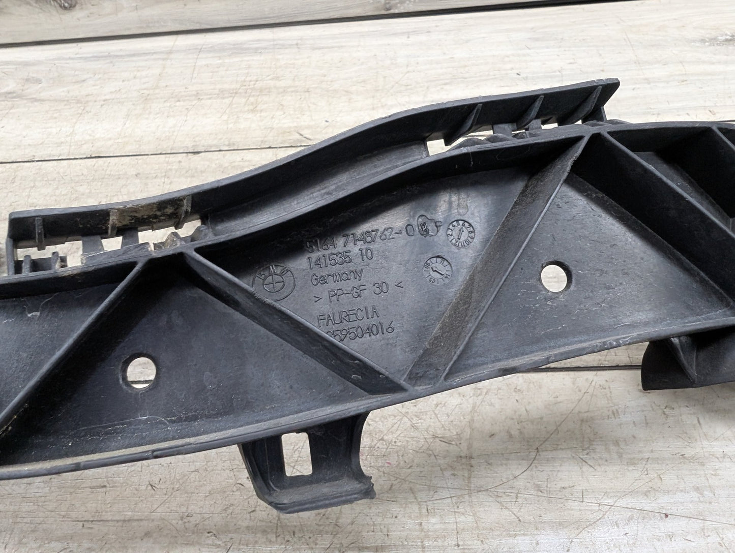08-13 BMW E82 E88 128 135 Right Passenger Headlight Arm Bracket Support Mount