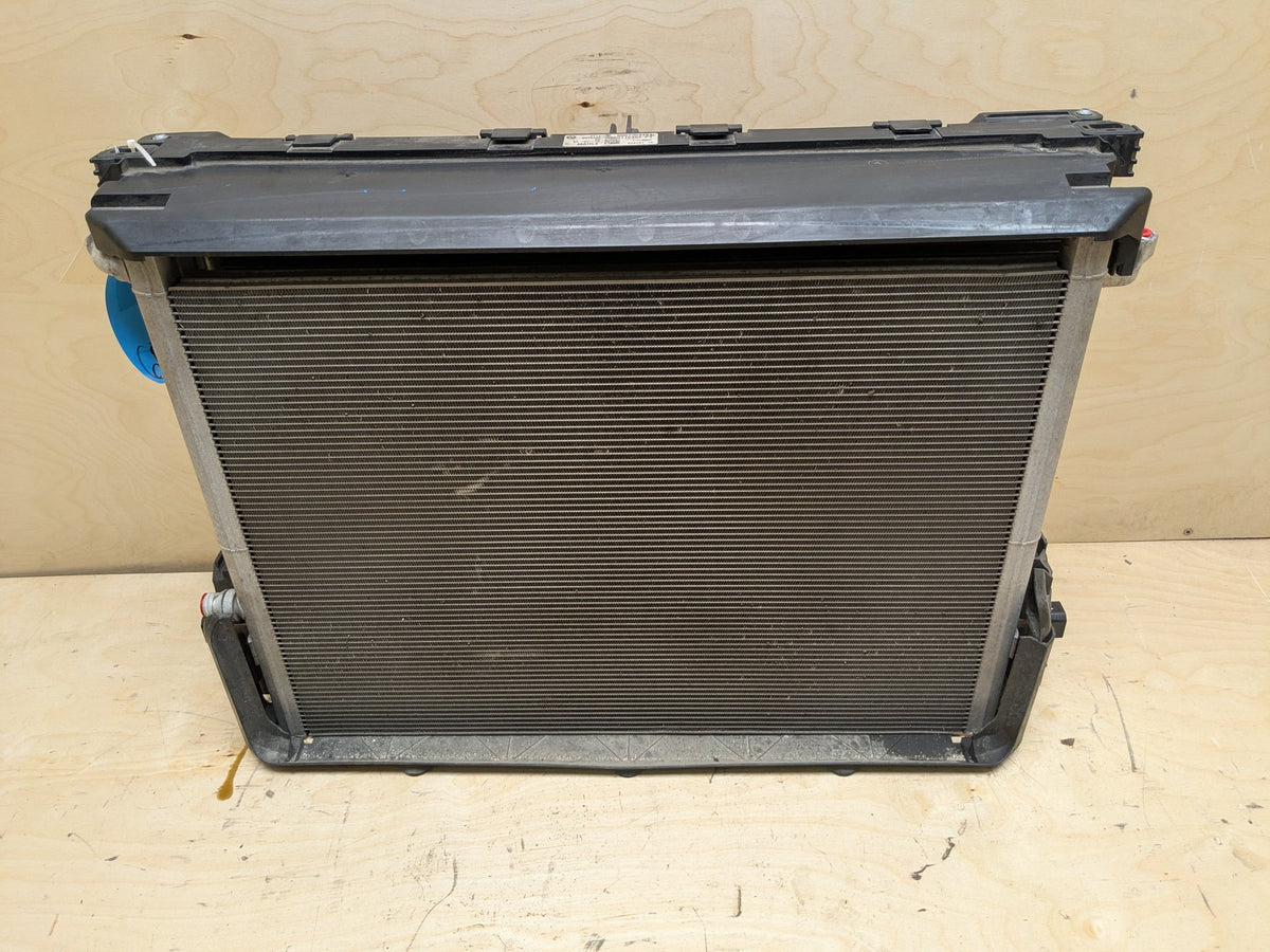 16-19 BMW 750i G12 Radiator Cooling Condenser Fan Shroud Assembly SET 850W