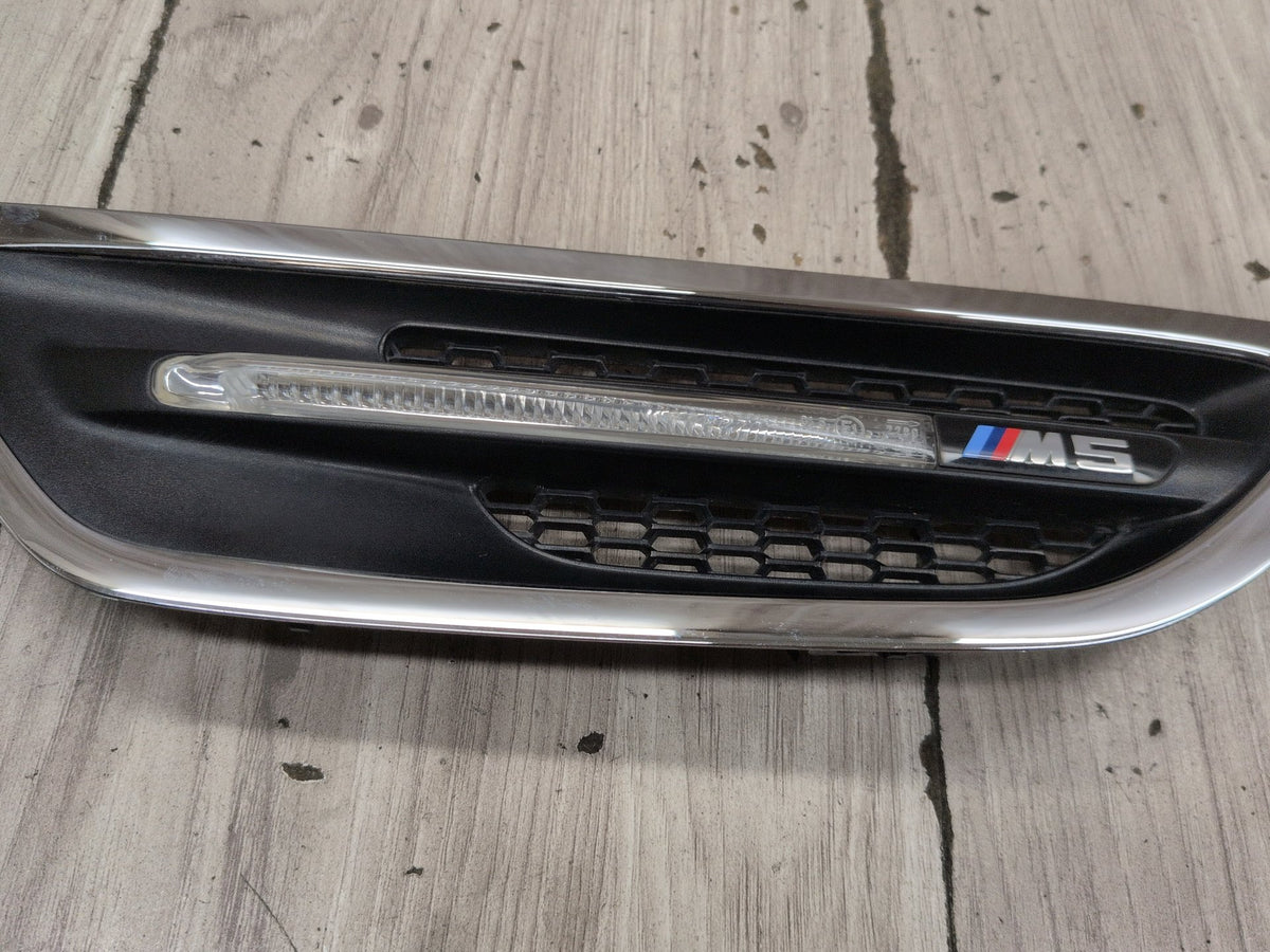 2011-2016 BMW M5 F10 Front Right Passenger Fender Trim Molding 7903880 OEM