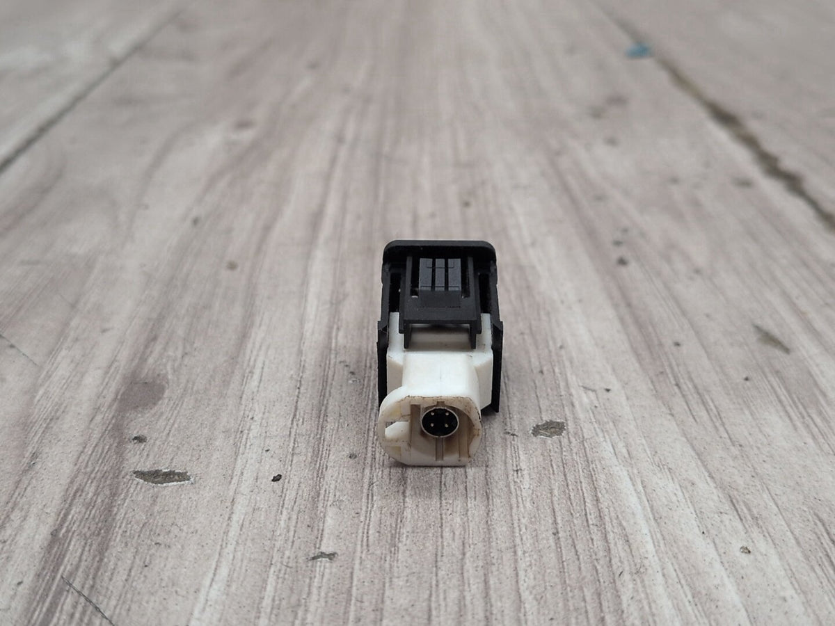 2016-2022 BMW 750i G12 AUX/ USB Charger Port Socket 9229294 OEM