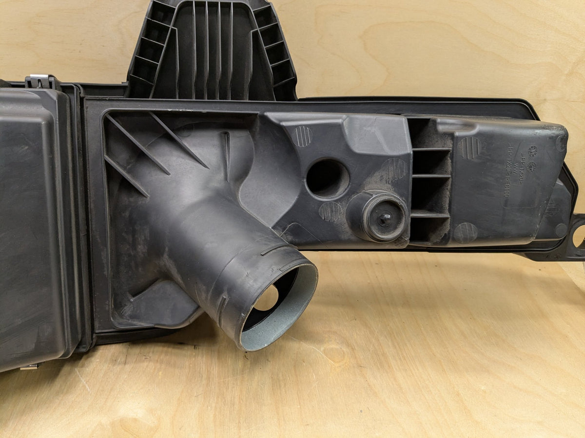 2012-2018 BMW F22 F30 F34 F36 N20 Engine Air Filter Housing Box Assembly 7597589