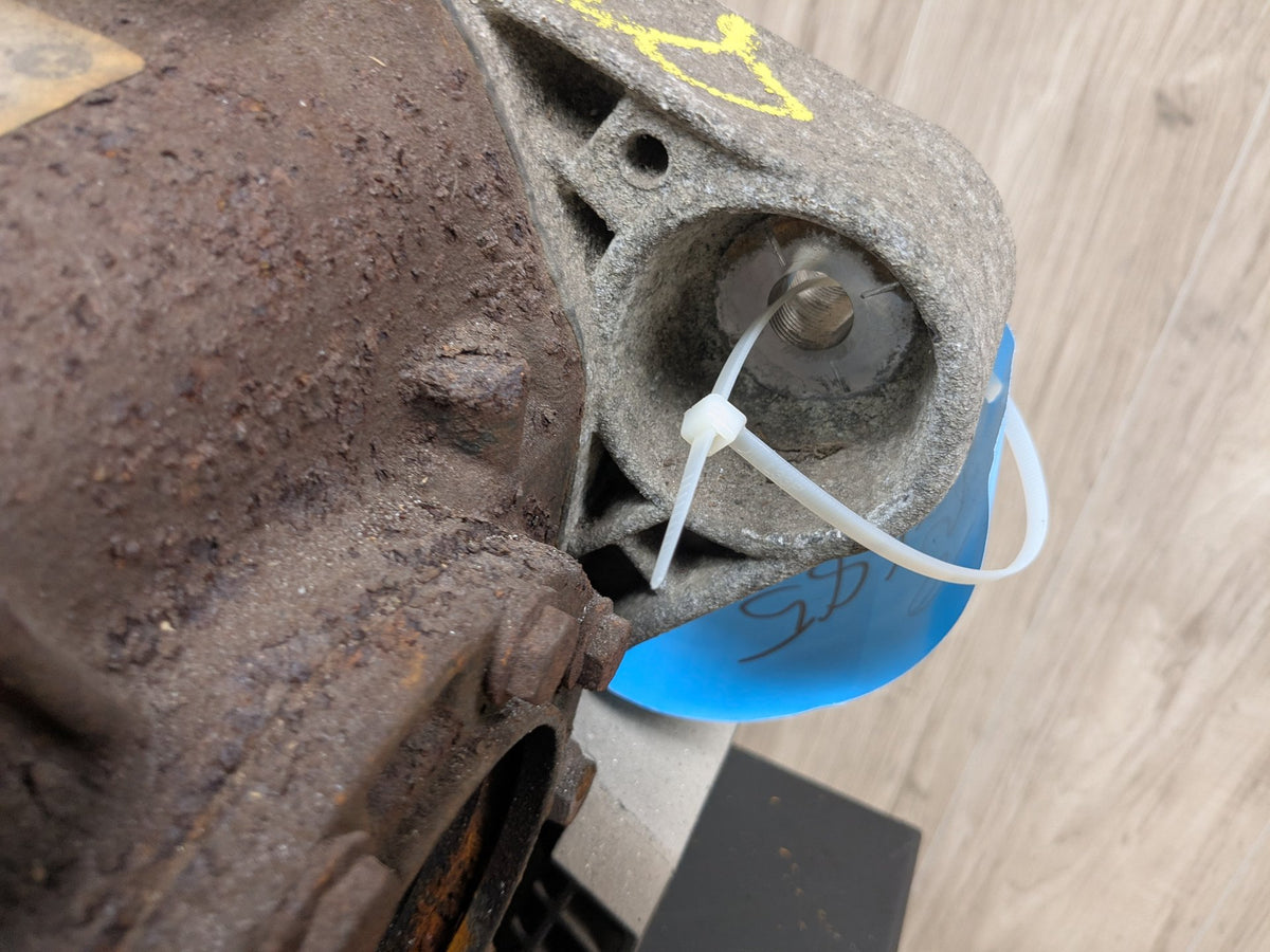 2004-2010 BMW M6 E64 S85B50A Rear Axle Carrier Differential k 2283062