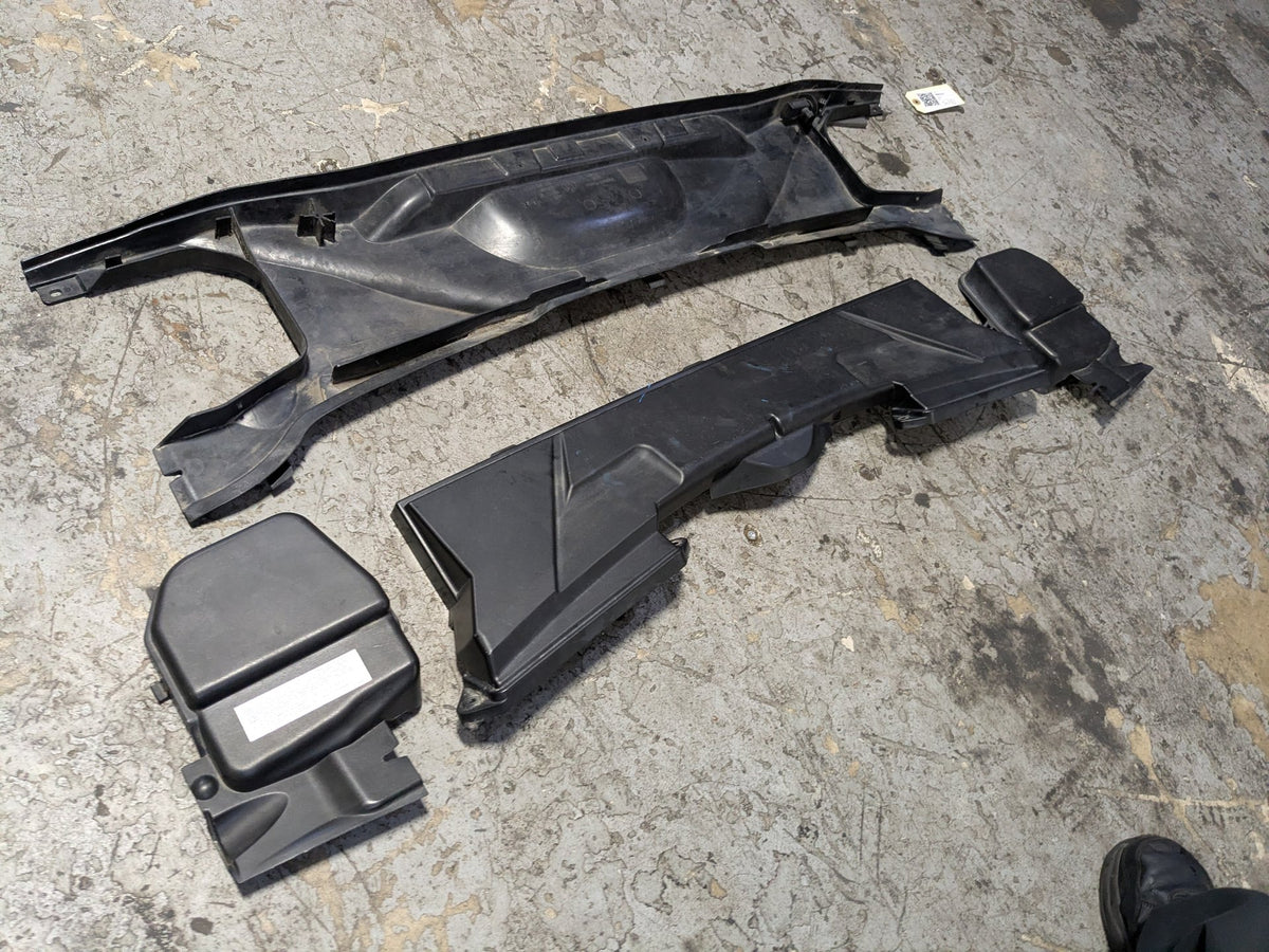 2008-2013 BMW 135i E88 Left Right Side Cowl Covers SET 6925018 OEM