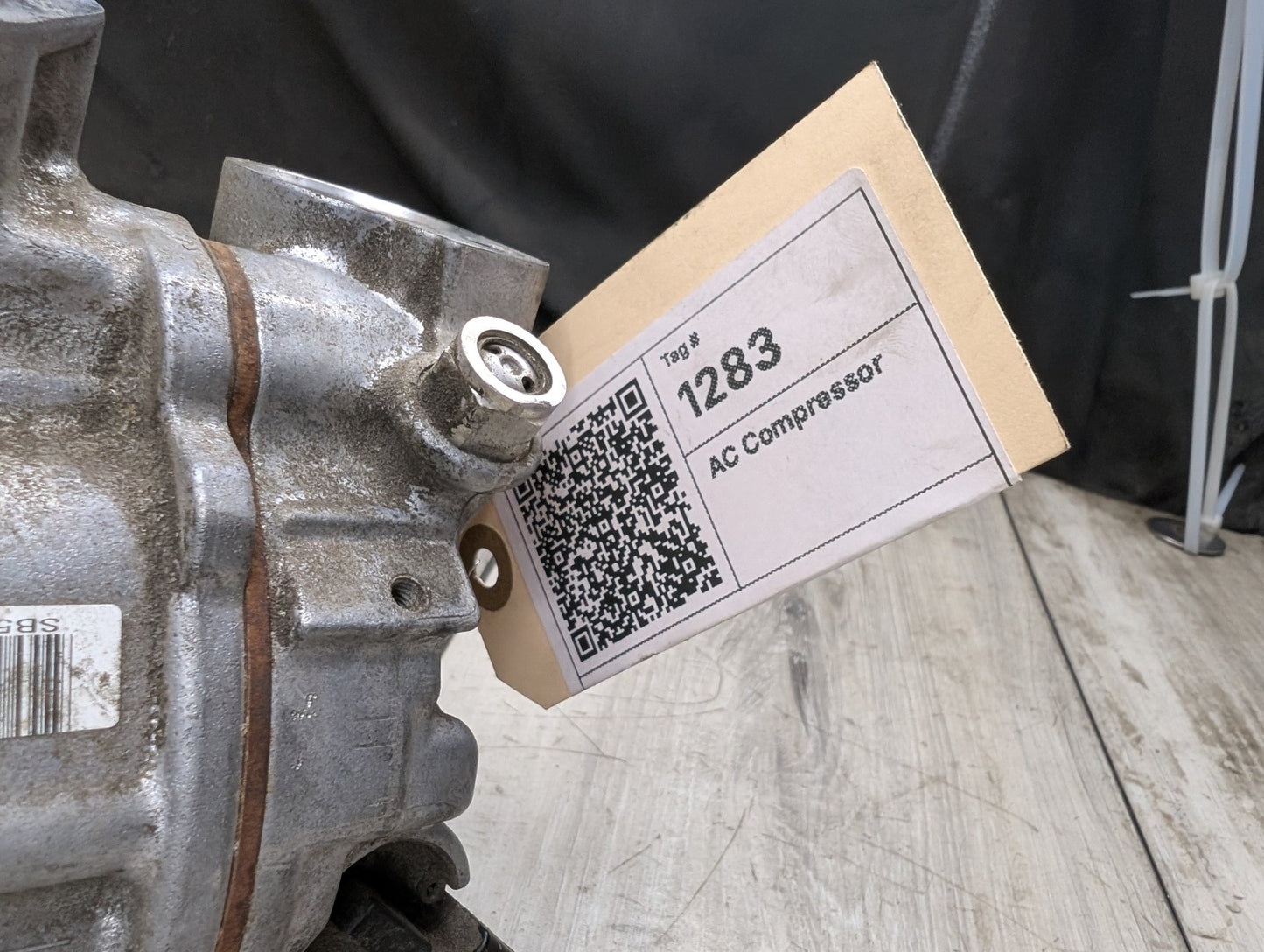 2009 - 2017 Audi Q5 8R Air Suspension Compressor Pump 8T0260805E EA888
