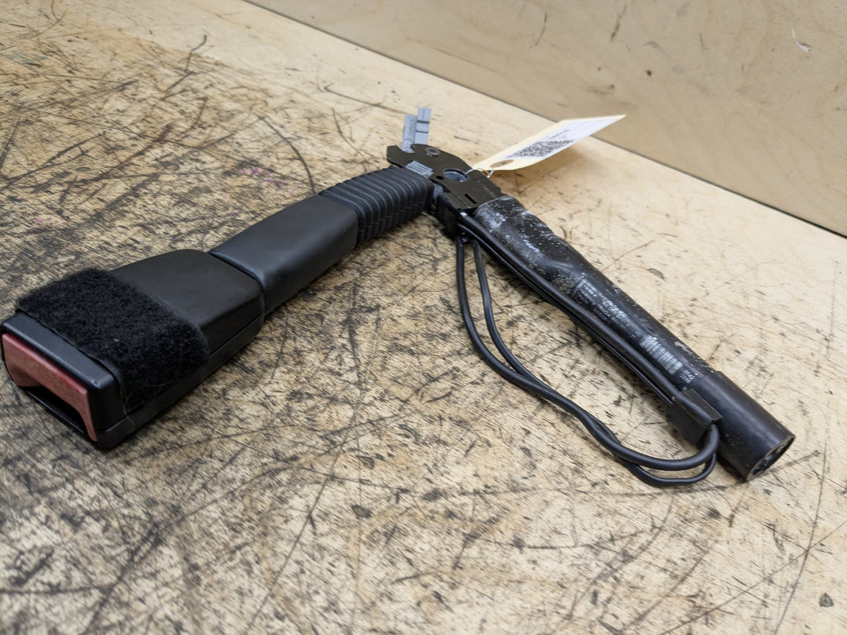 OEM BMW E82 E84 E88 E89 E90 E92 Front Right Passenger Seat Belt Buckle Tensioner