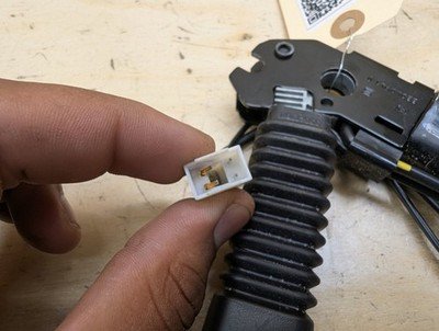 OEM BMW F30 F32 F36 F80 F82 F87 Front Right Passenger Seat Belt Buckle Tensioner