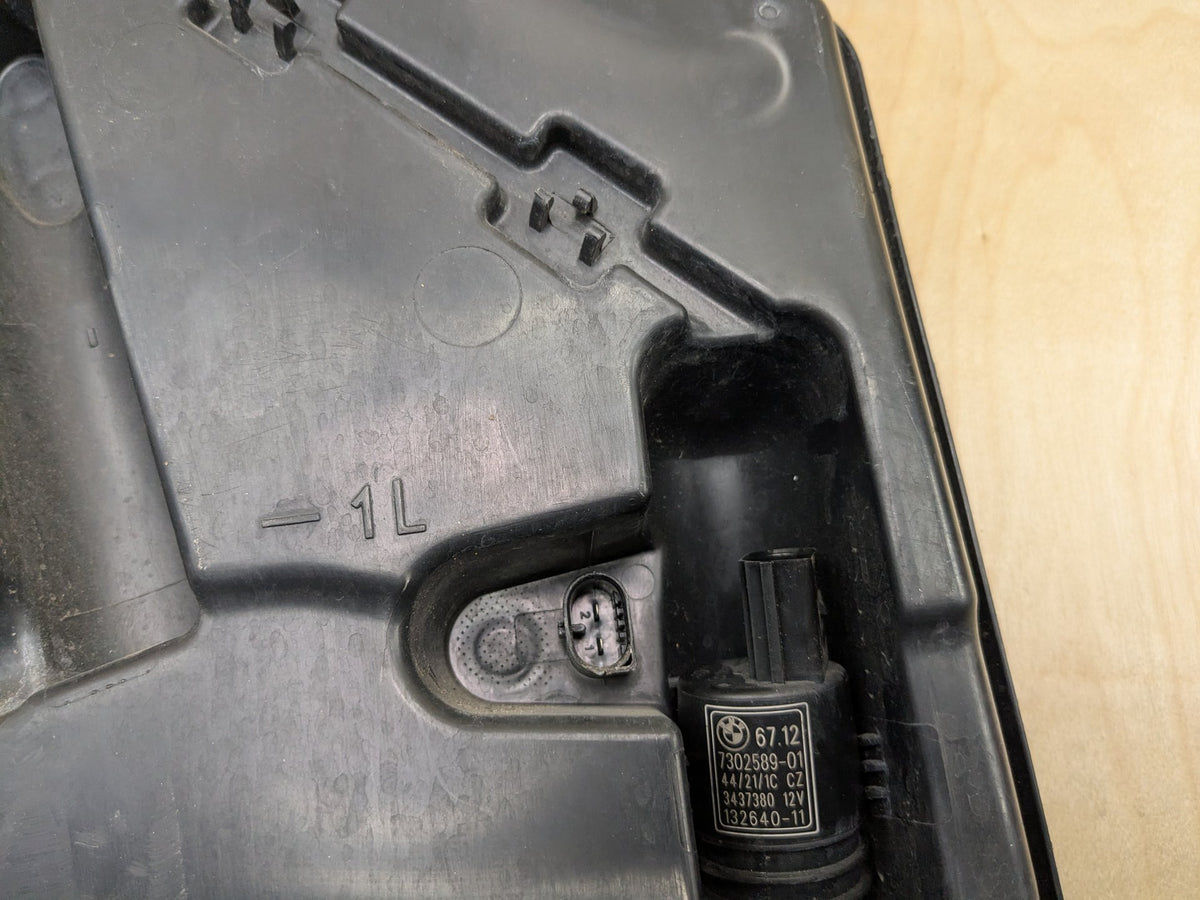OEM BMW G12 G30 540 M550 750 M760 Windshield Wiper Washer Reservoir Tank Pump