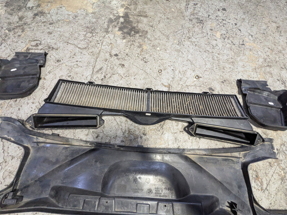2008-2013 BMW 135i E88 Left Right Side Cowl Covers SET 6925018 OEM