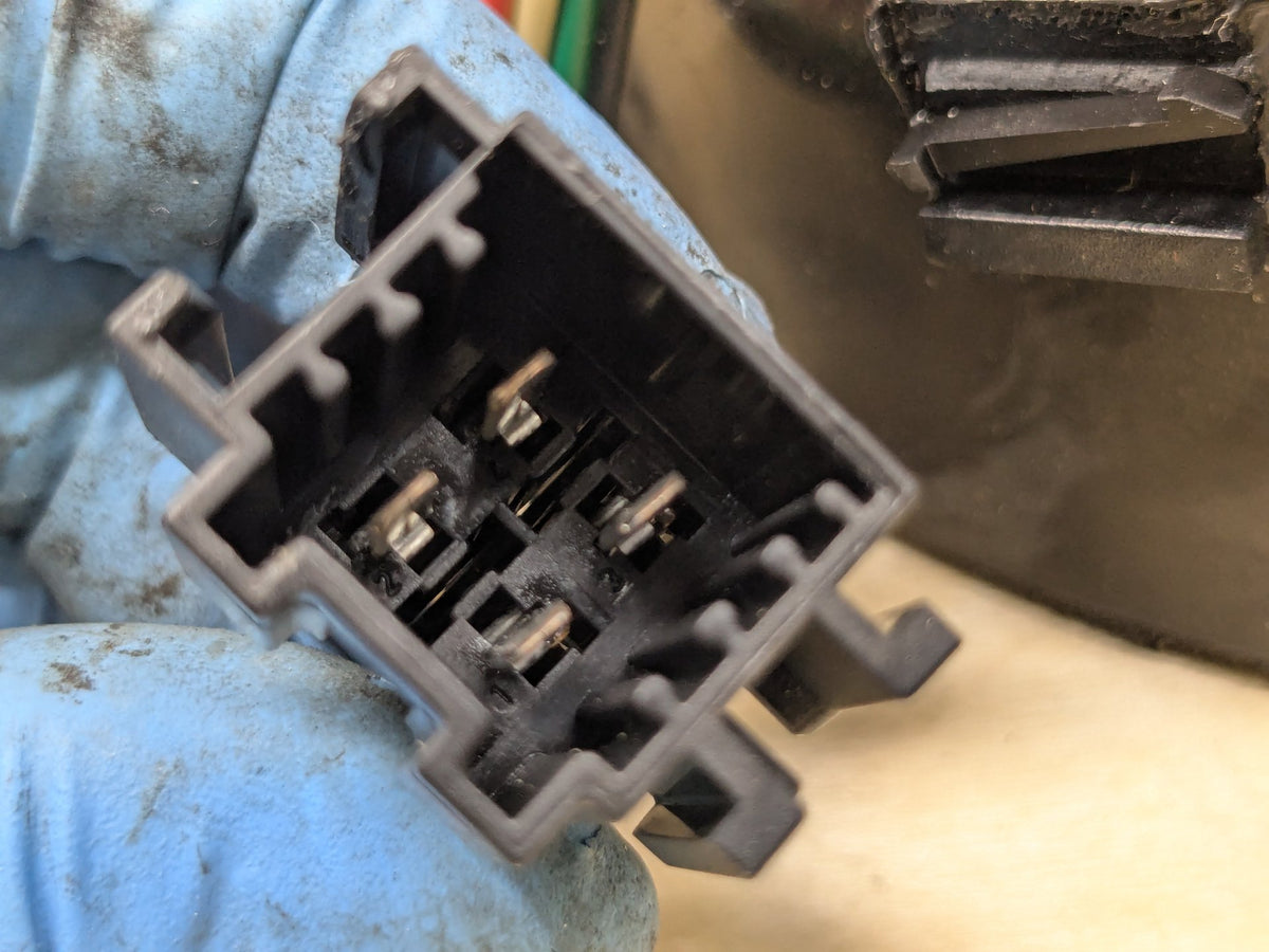 2009-2011 Mercedes-Benz SLK-Class R171 Front Right Door Speaker A1718200202