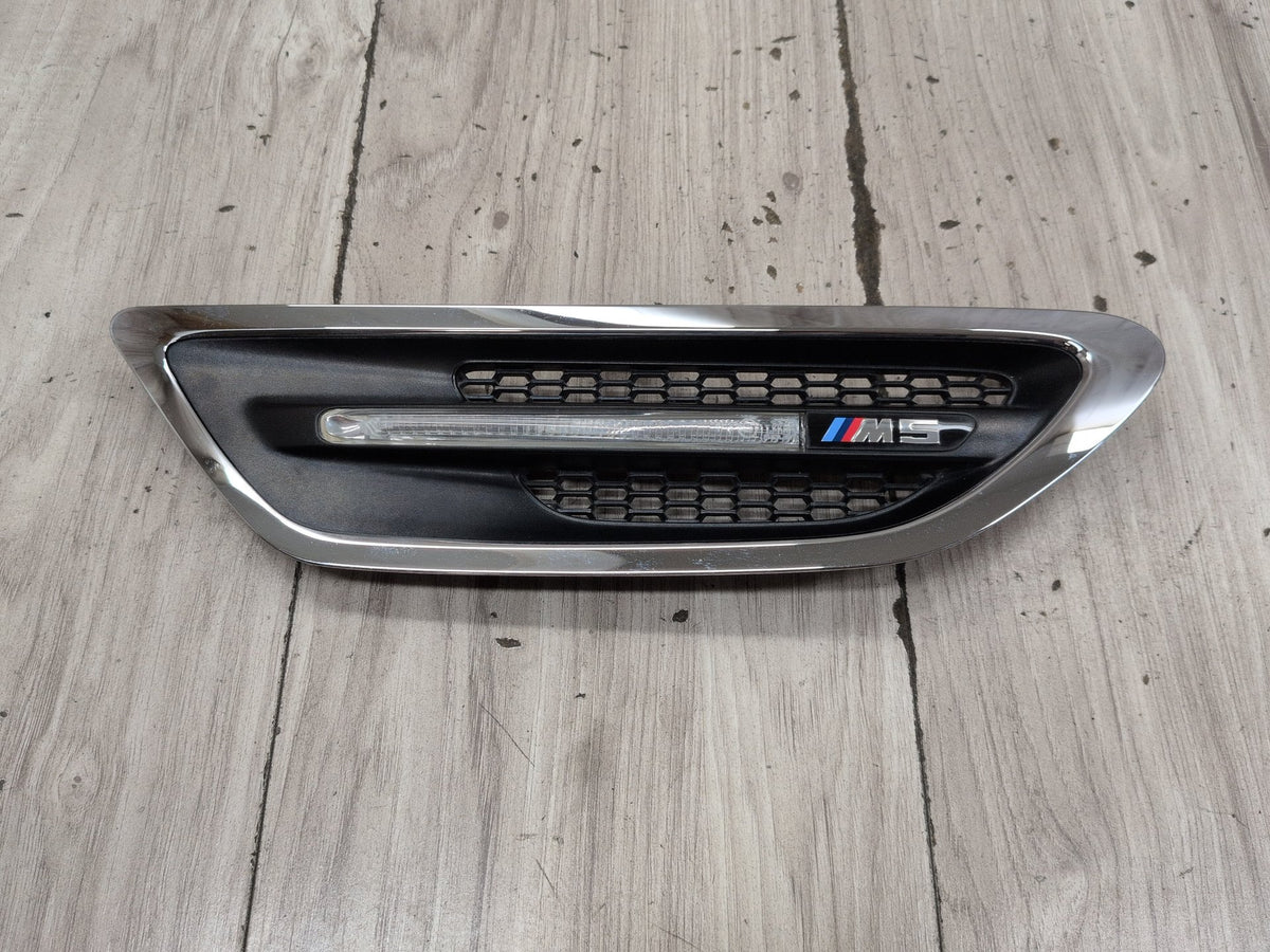 2011-2016 BMW M5 F10 Front Right Passenger Fender Trim Molding 7903880 OEM