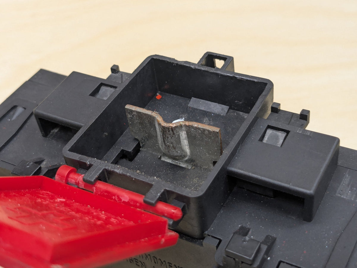 2009-2011 Mercedes-Benz SLK-Class R171 Rear Battery Relay Fuse Box A2035450803
