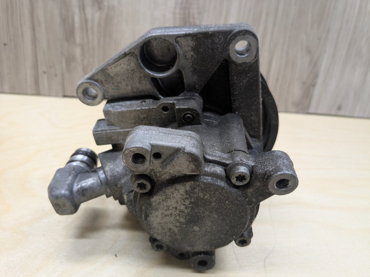 2009-2011 Mercedes-Benz R171 SLK-Class M272 Engine Motor Power Steering Pump A0054661601